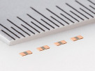 世界最薄・超薄型MLCC 薄さ0.11mm（1.0×0.5mm）