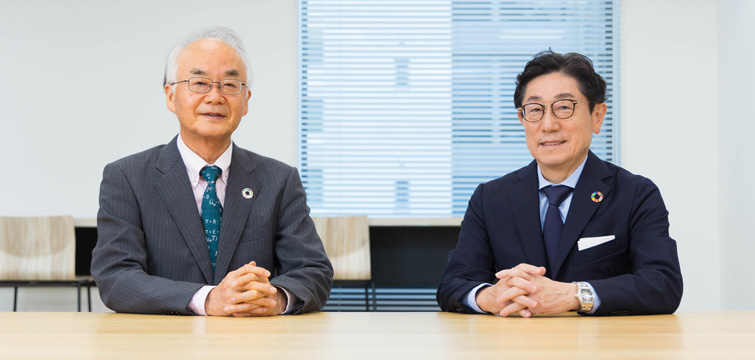 写真:登坂 正一、平岩 正史
